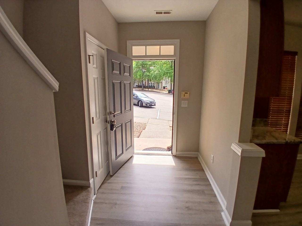 514 Walnut Woods Dr - Photo 3 of 33