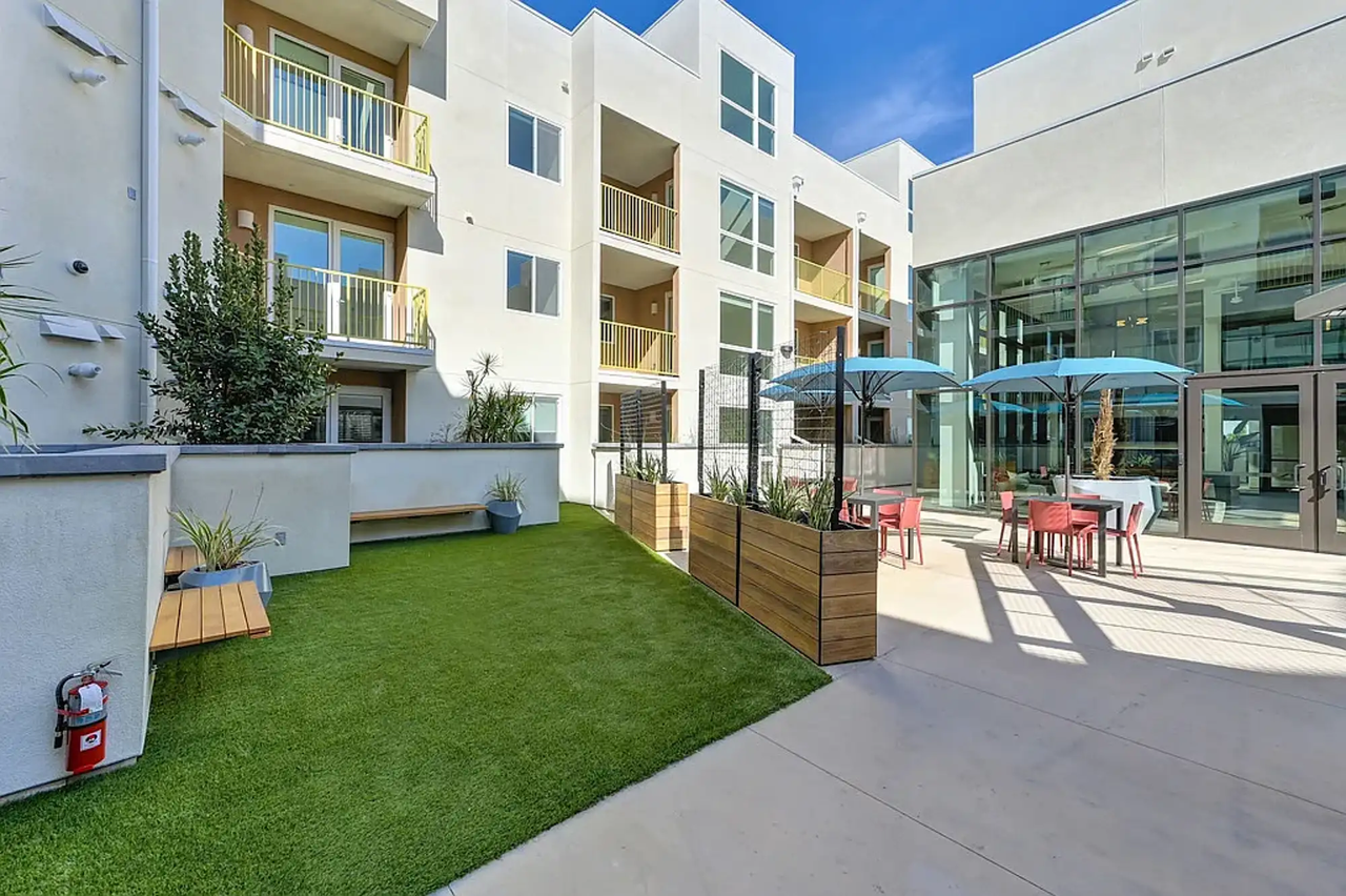 5570 Rosemead Blvd - Photo 2 of 18