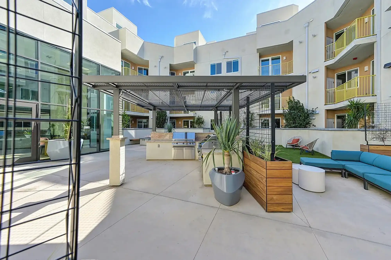 5570 Rosemead Blvd - Photo 3 of 18