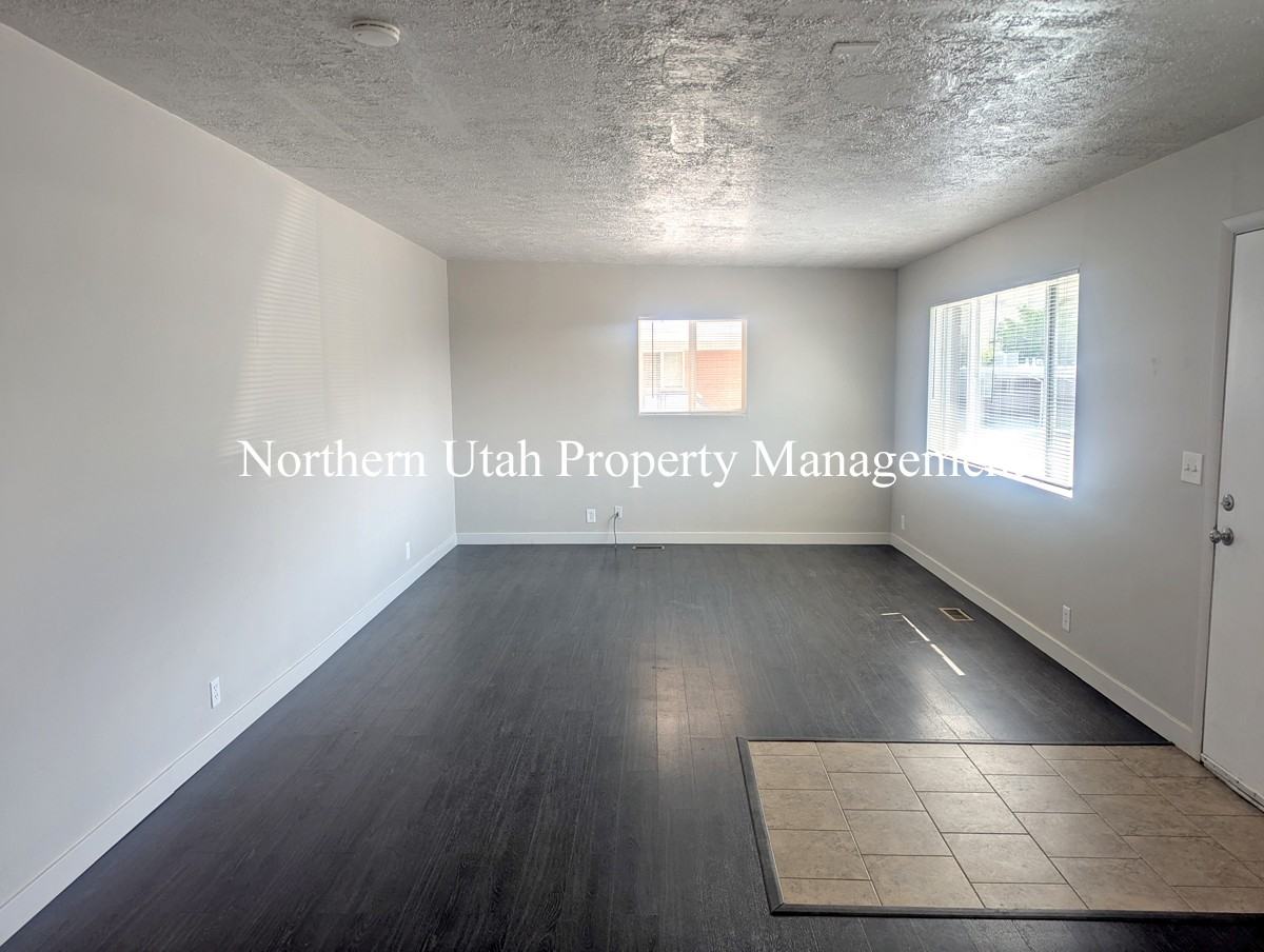 515 E Mac Ln - Photo 2 of 13