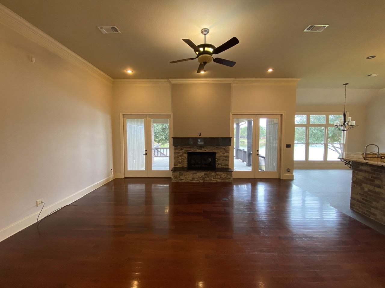 195 Bridgewater Dr - Photo 3 of 8