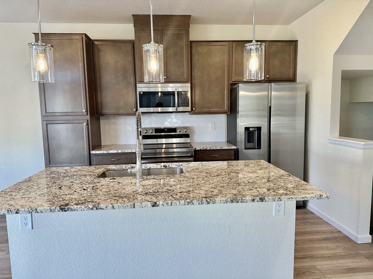 10564 Eulcase Hts - Photo 3 of 12