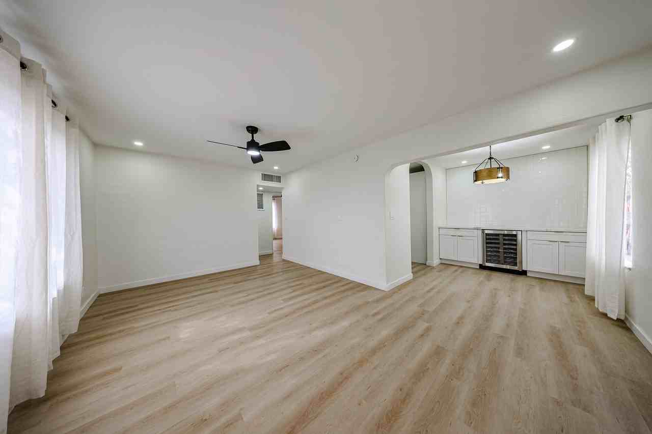 2047 E Virginia Ave - Photo 2 of 43