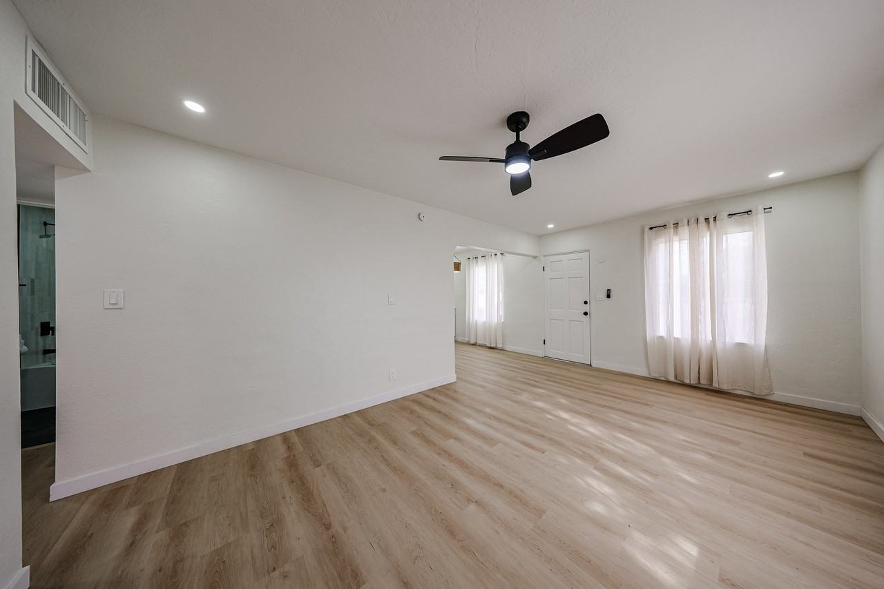 2047 E Virginia Ave - Photo 3 of 43