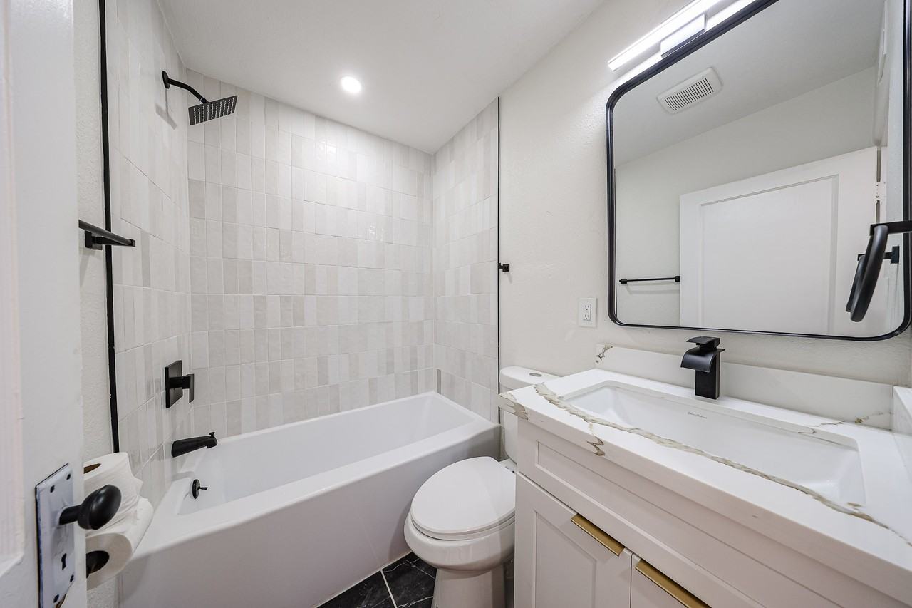 2047 E Virginia Ave - Photo 7 of 43