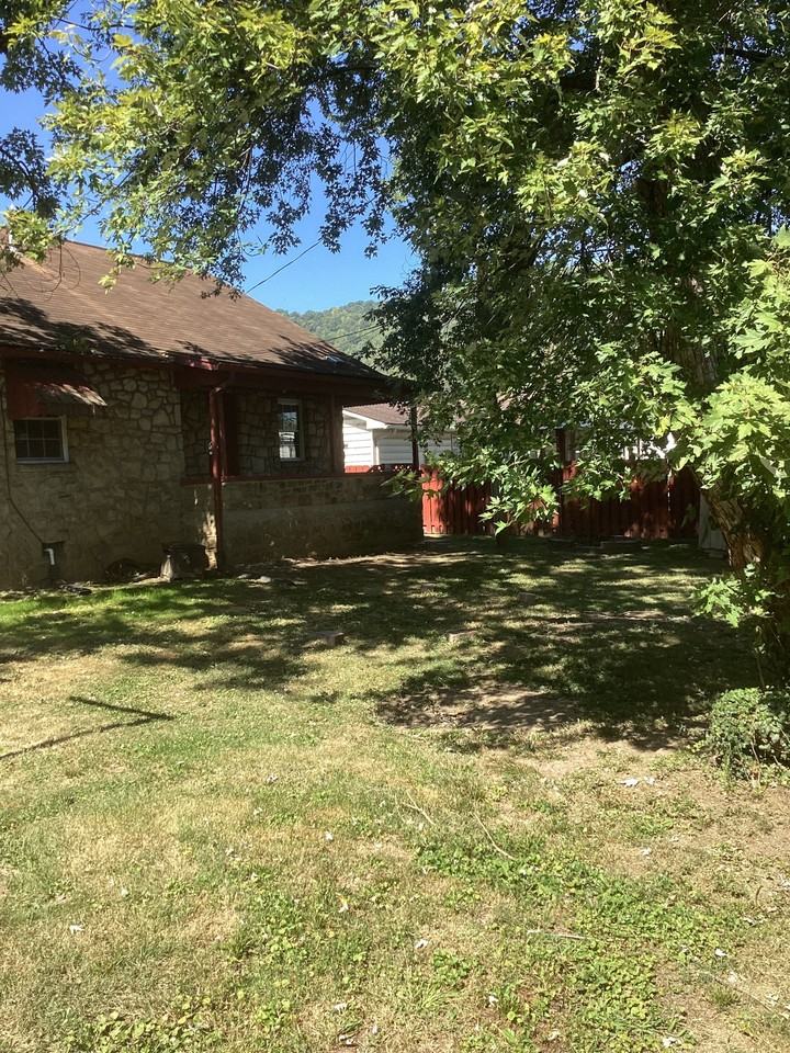 8804 Maccorkle Ave - Photo 3 of 27