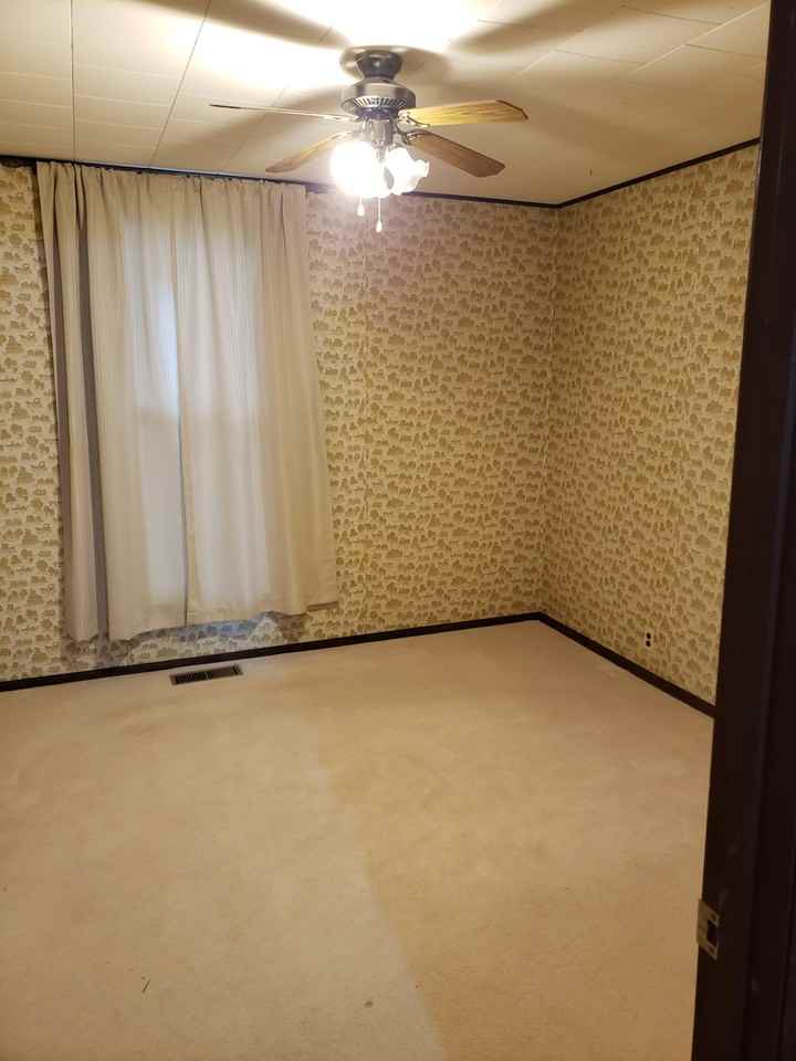 1425 W 10th St #NA - Photo 7 of 10