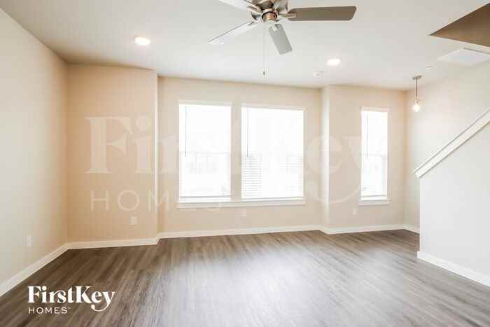 18536 Centro Row - Photo 3 of 19
