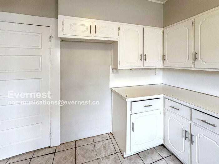 525 53rd St - Photo 3 of 24