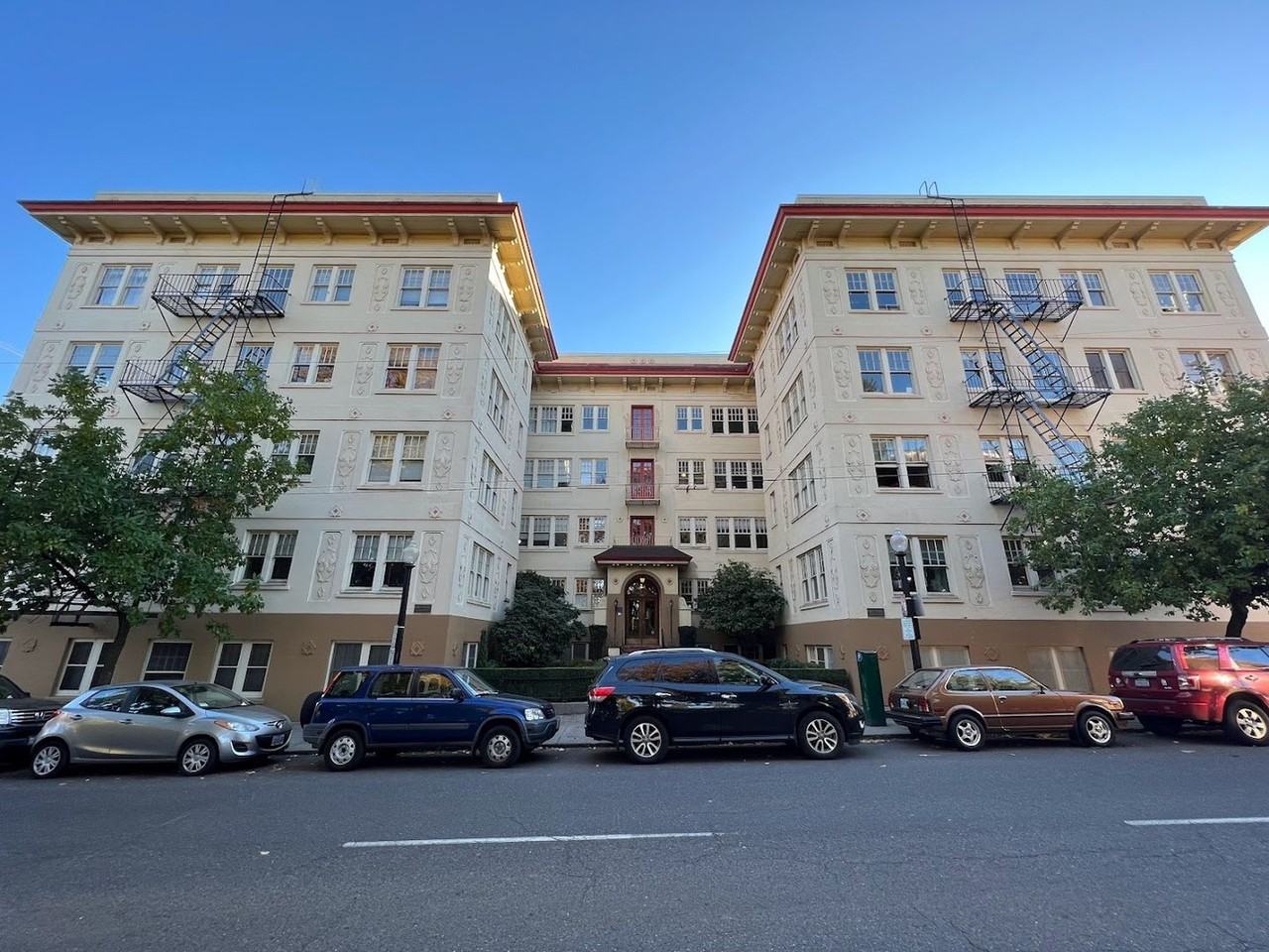 THE BILTMORE (BIL01) - Photo 2 of 18