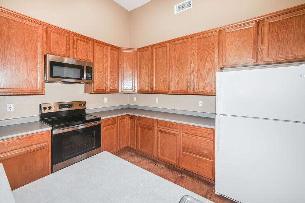 7010 W Irma Ln - Photo 6 of 16