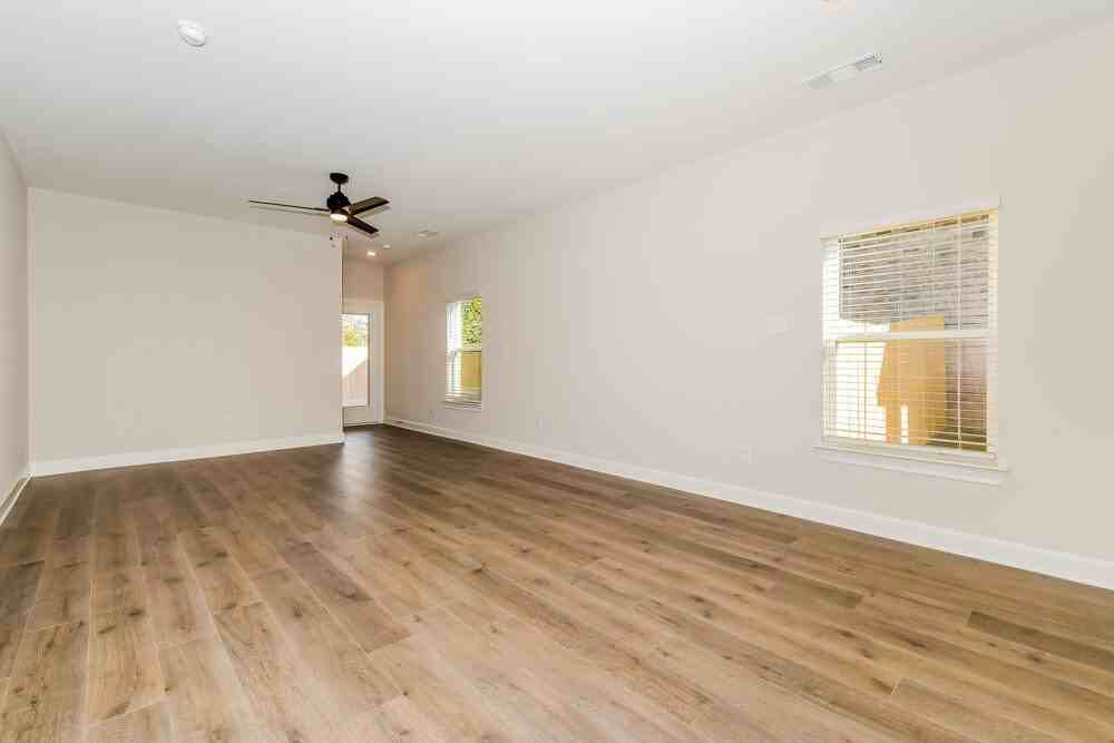 1215 Butler Ave - Photo 4 of 16