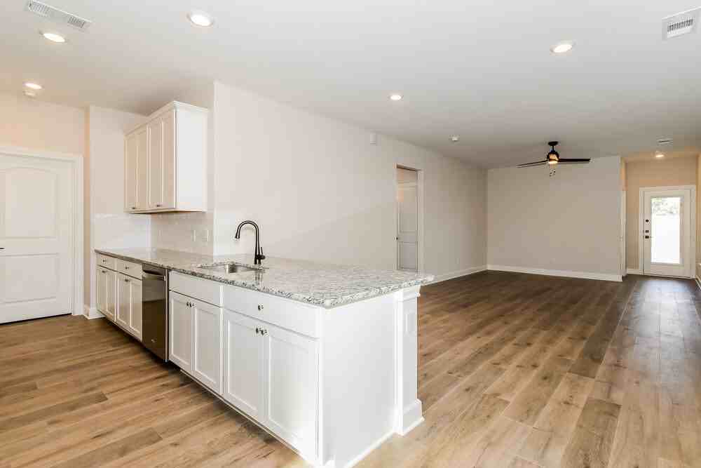 1215 Butler Ave - Photo 6 of 16