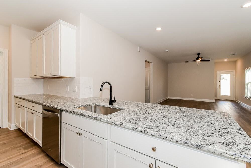 1215 Butler Ave - Photo 7 of 16