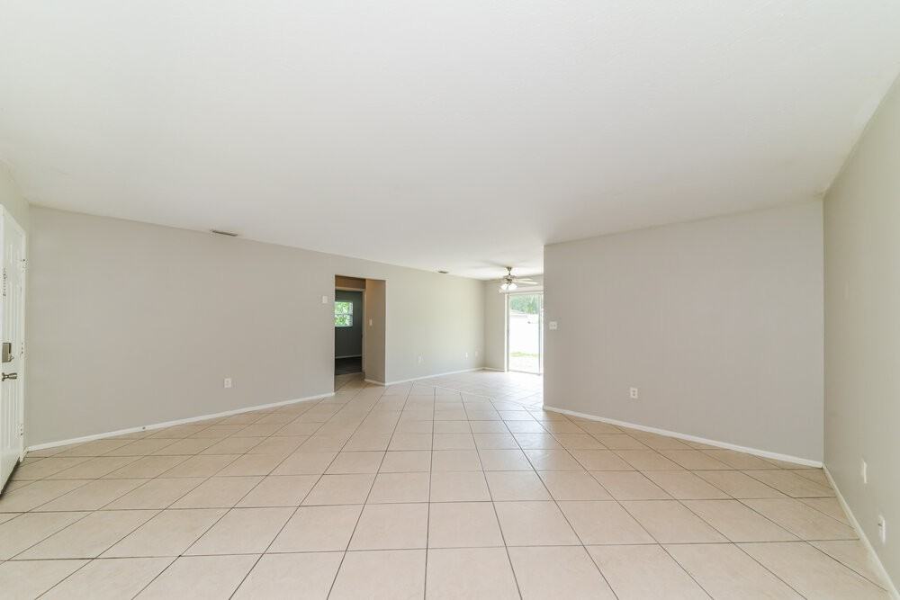 1340 43rd St - Photo 6 of 16