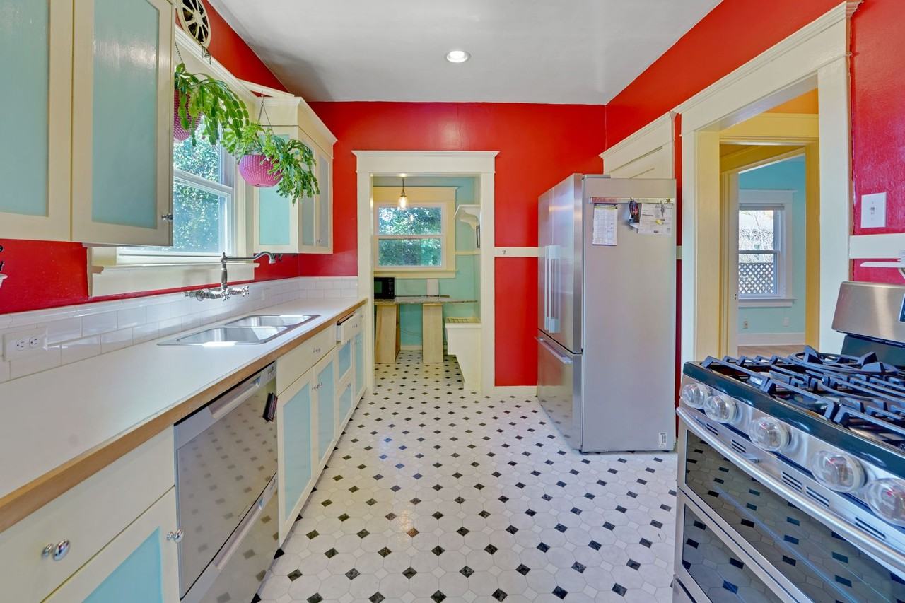 809 Ne 71st St - Photo 2 of 25