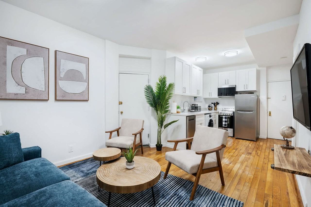 319 E 109th St #1021947P - Photo 3 of 24