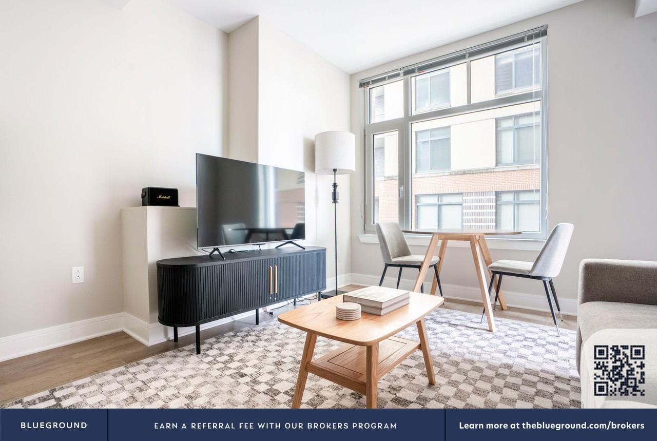 4924 Saint Elmo Avenue - Photo 5 of 38