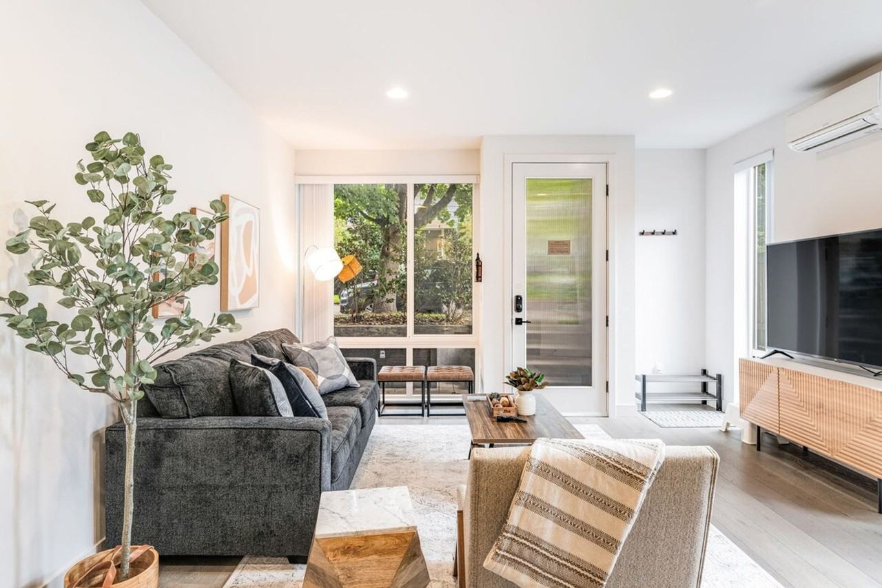 2319a Franklin Avenue East #1035905P - Photo 2 of 50