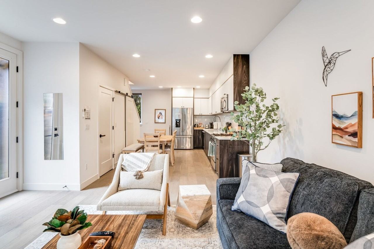 2319a Franklin Avenue East #1035905P - Photo 4 of 50