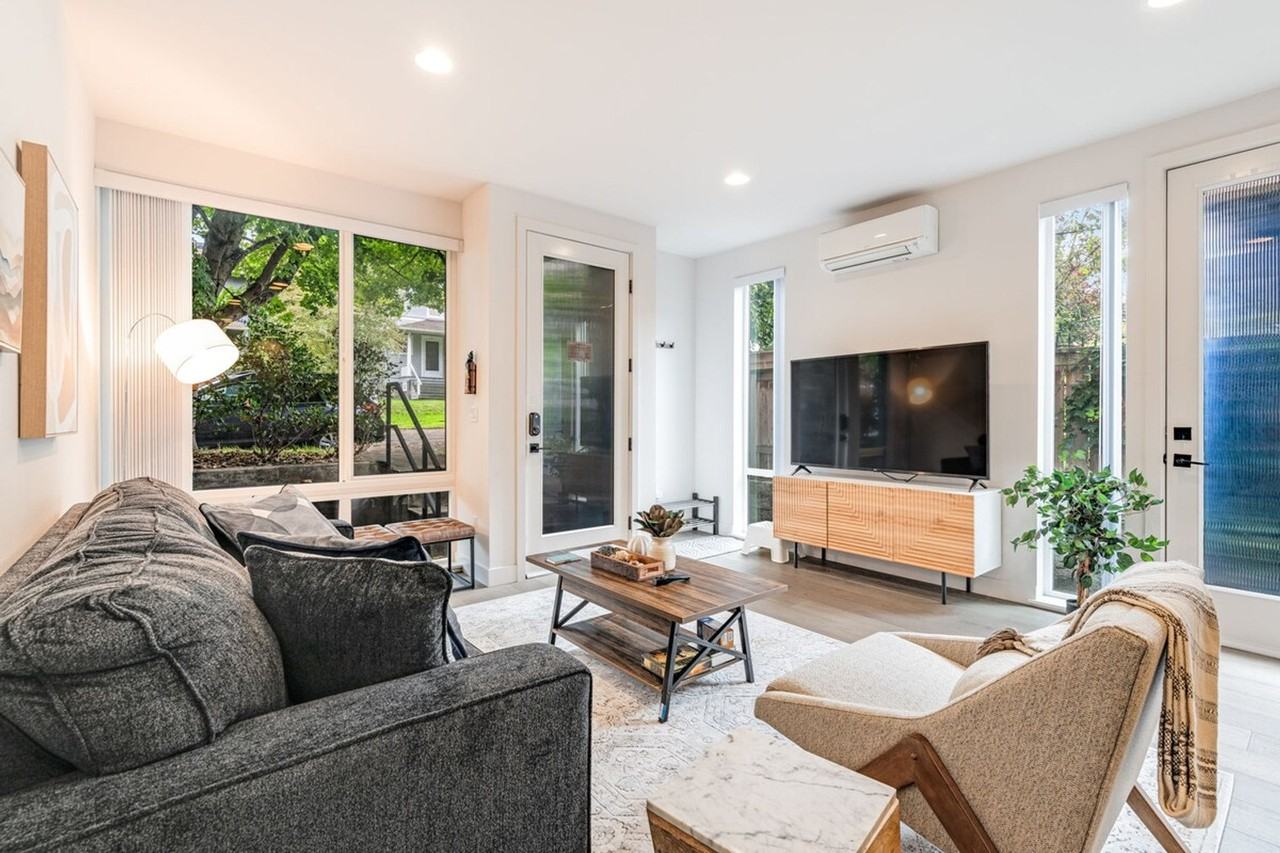 2319a Franklin Avenue East #1035905P - Photo 6 of 50