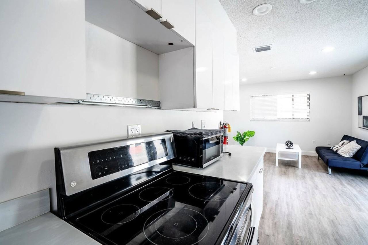 470 Southwest 7th Street - Photo 5 of 18