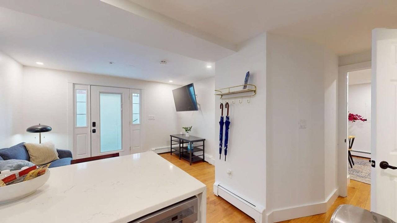 36 Montgomery St #1238167P - Photo 4 of 14