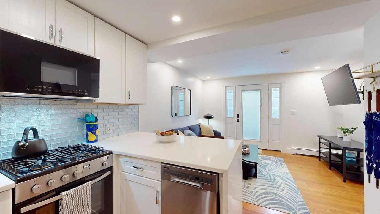 36 Montgomery St #1238167P - Photo 6 of 14