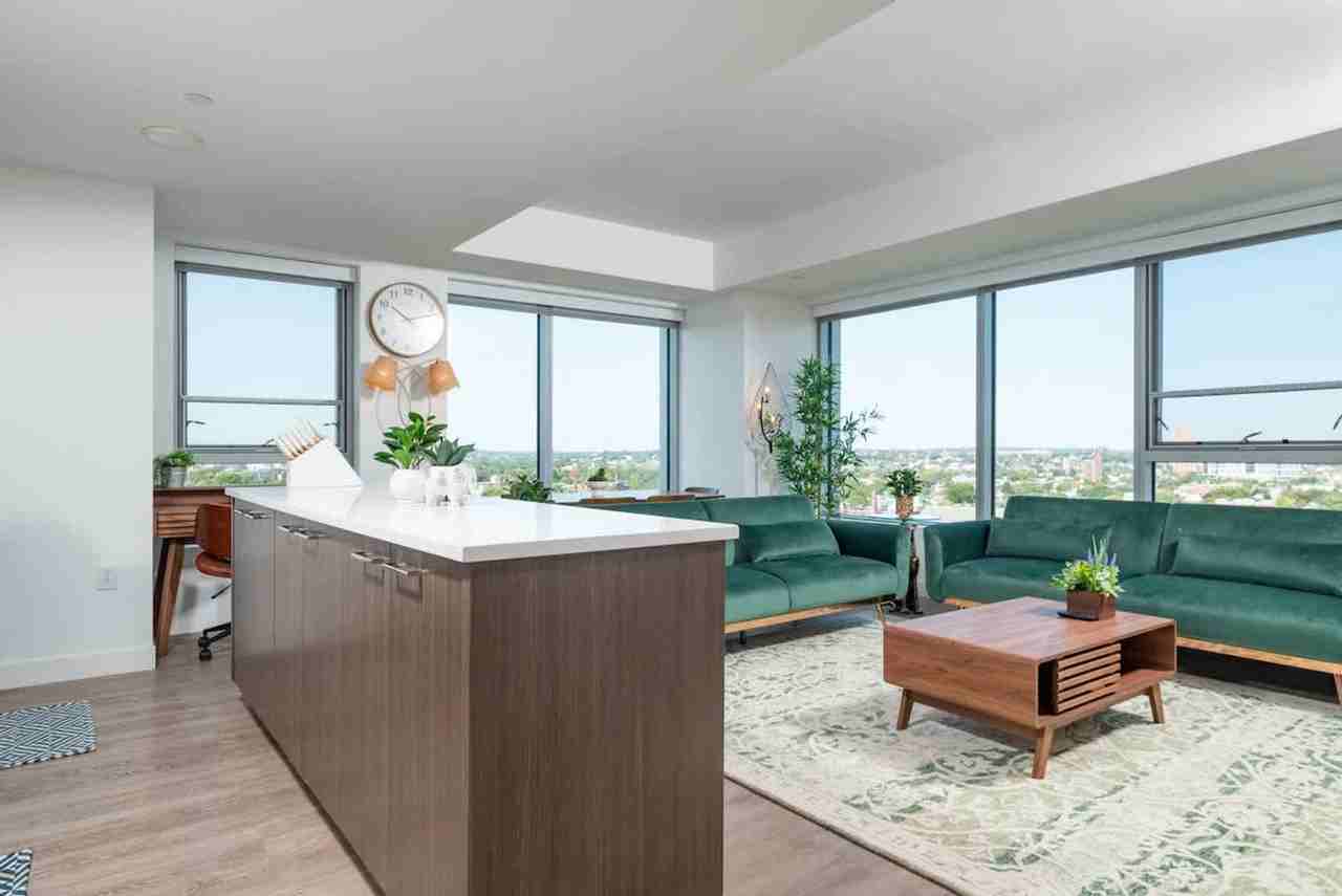 425 Massachusetts Avenue - Photo 2 of 48