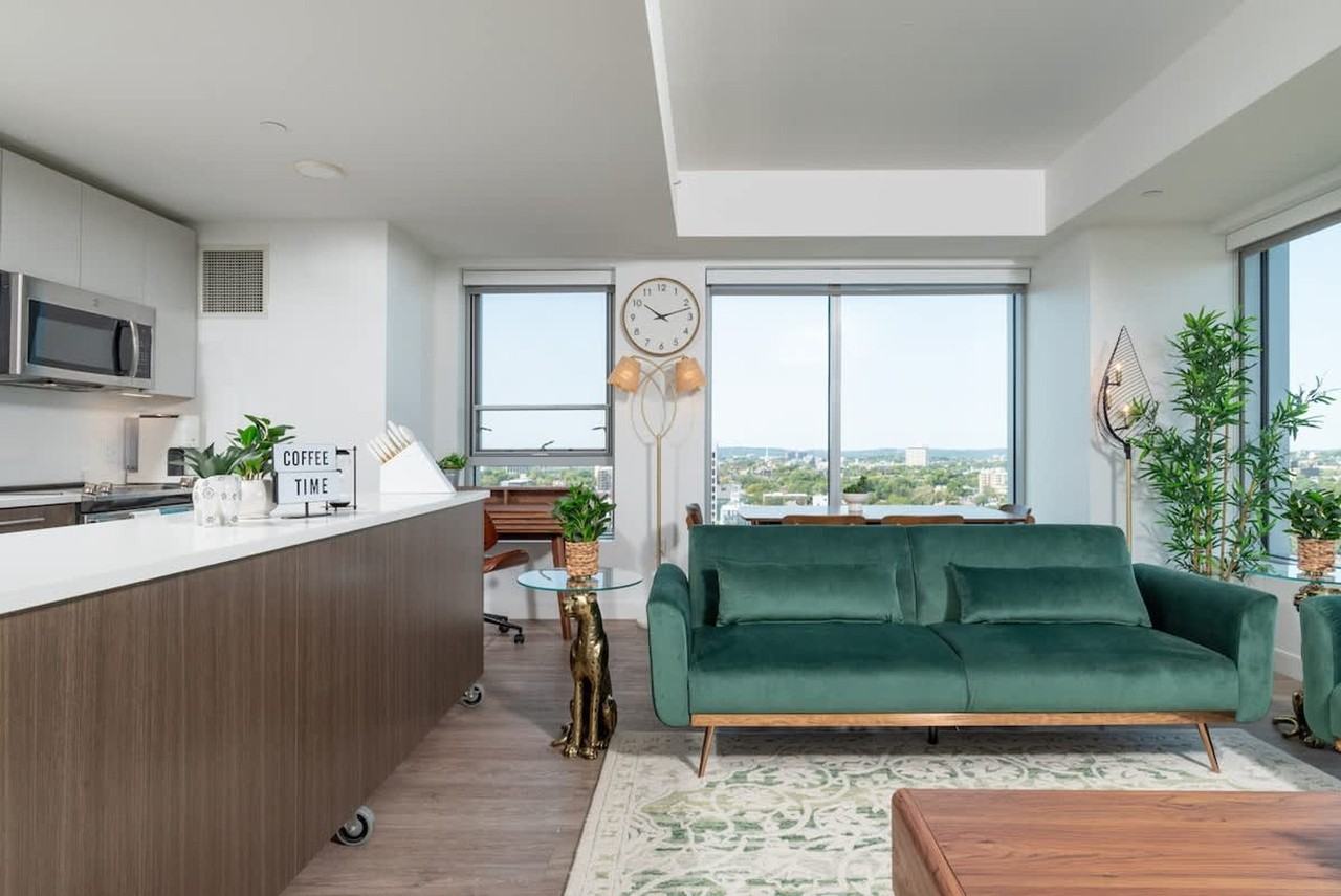 425 Massachusetts Avenue - Photo 3 of 48