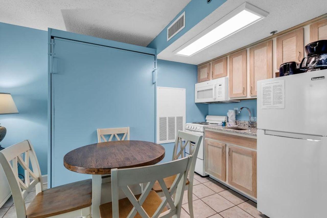 647 North Creekside Drive - Photo 2 of 30