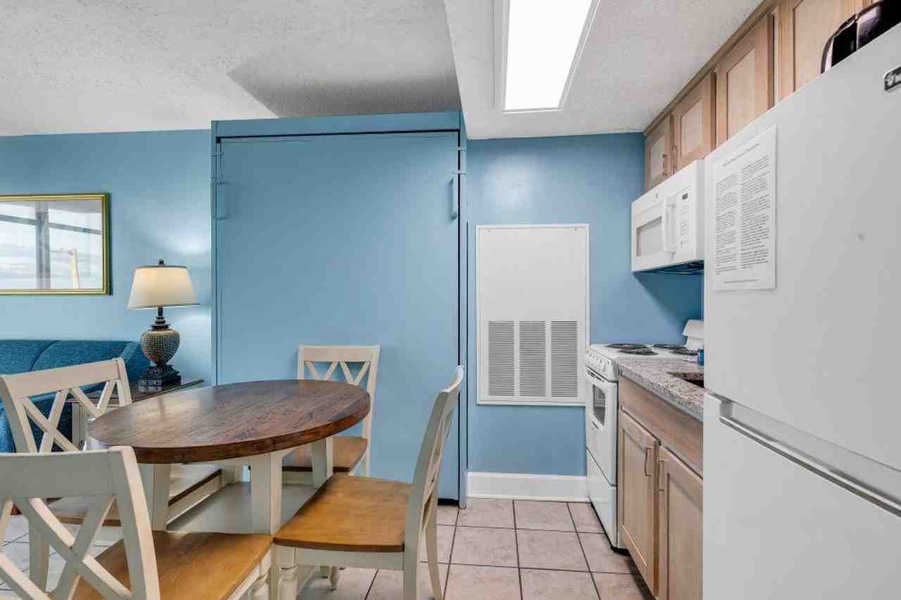 647 North Creekside Drive - Photo 7 of 30