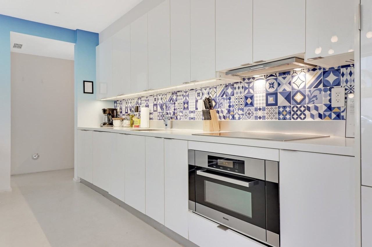 250 Collins Avenue - Photo 3 of 48