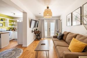 featured image of 3270 Cedar St