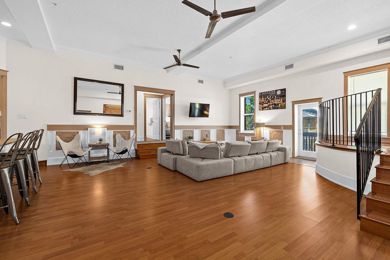 92 Washington St #1281952P - Photo 4 of 31