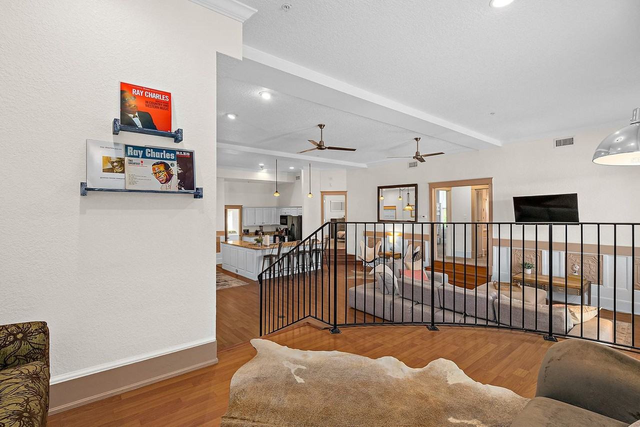 92 Washington St #1281952P - Photo 6 of 31