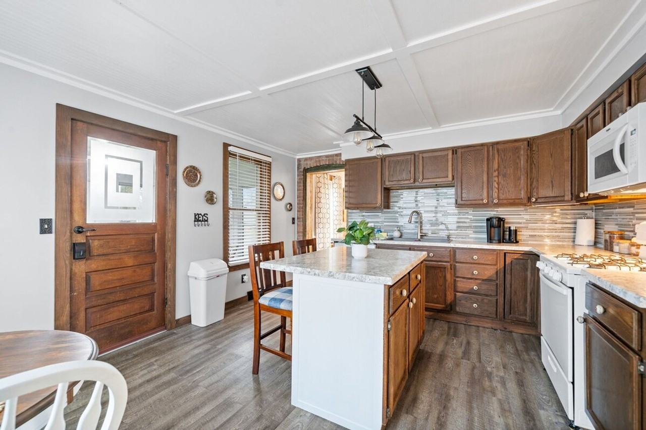 406 Liberty St #1285021P - Photo 7 of 19