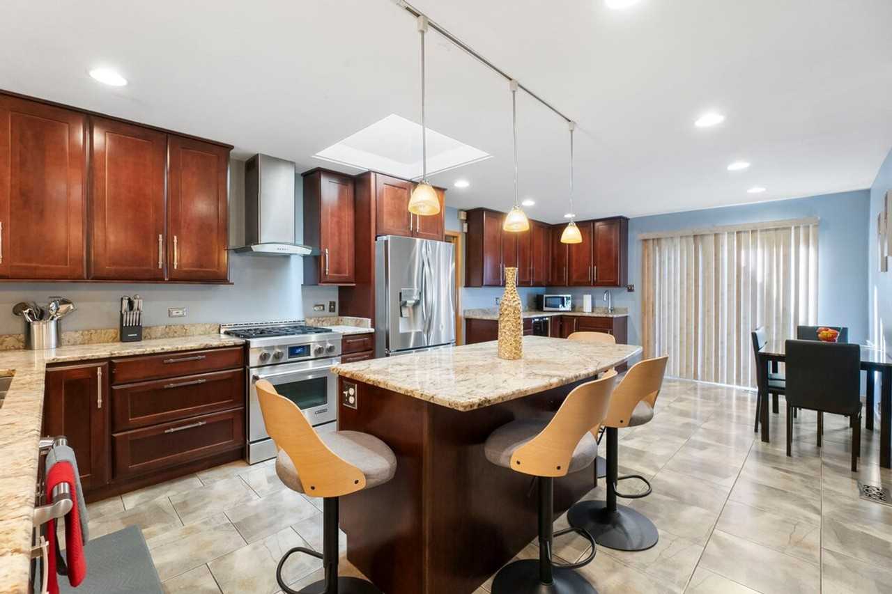 4920 Lake Ct #1285035P - Photo 3 of 29