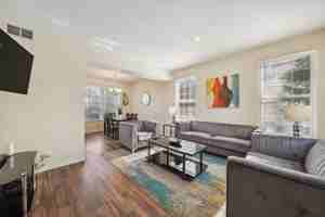 featured image of 1915 Carrier Cir