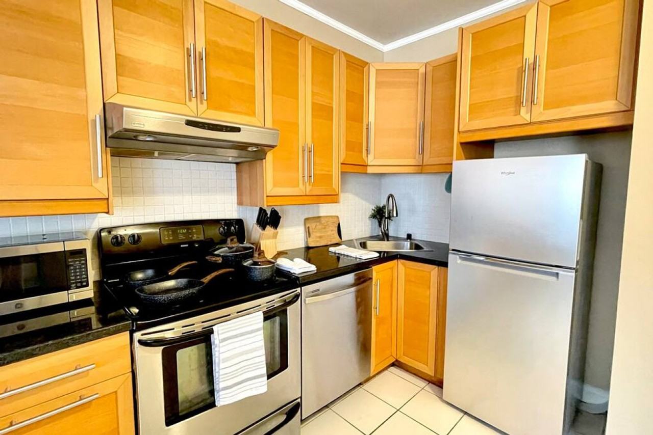 2658 Broadway #1288255P - Photo 3 of 18