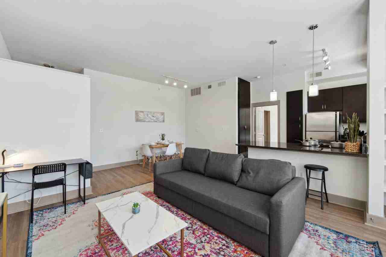 264 N Walton St #1289466P - Photo 7 of 50