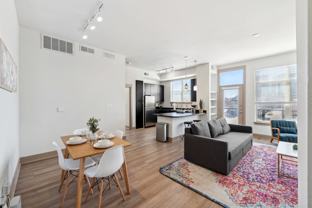 264 N Walton St - Photo 1 of 1