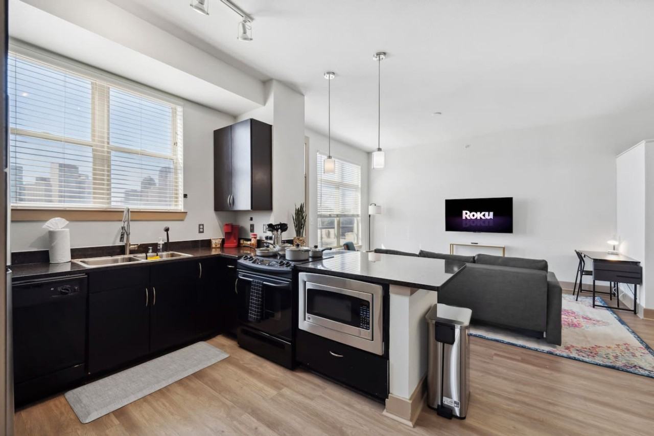 264 N Walton St #1289466P - Photo 2 of 50