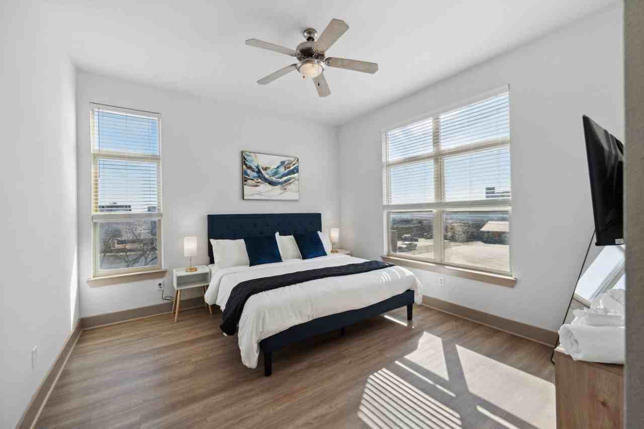 264 N Walton St #1289466P - Photo 4 of 50