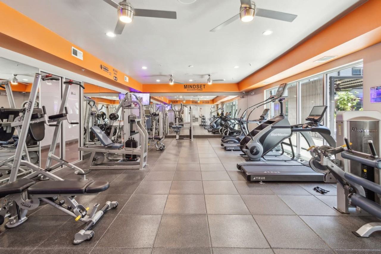 264 N Walton St #1289466P - Photo 5 of 50