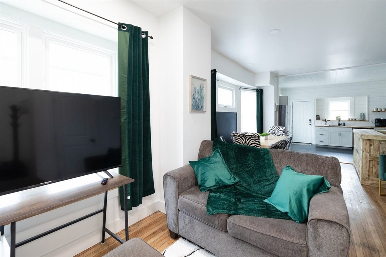 10628 Lee Avenue - Photo 5 of 87