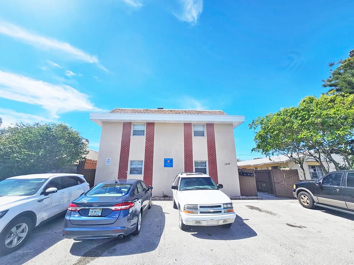 1317 N Federal Hwy #4 - Photo 6 of 24