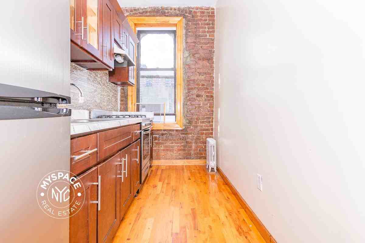 126 Graham Ave #3B