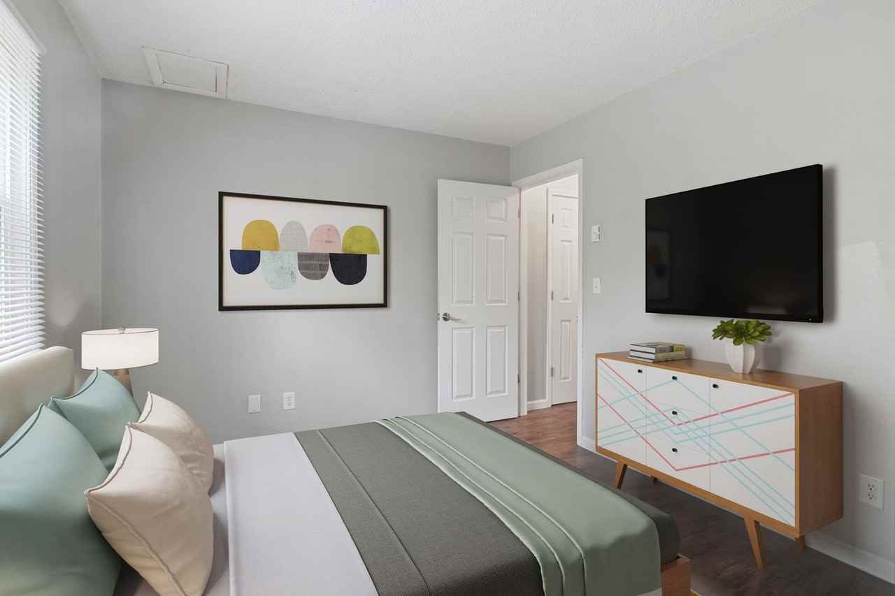 1408 W White River Blvd #7 - Photo 4 of 8