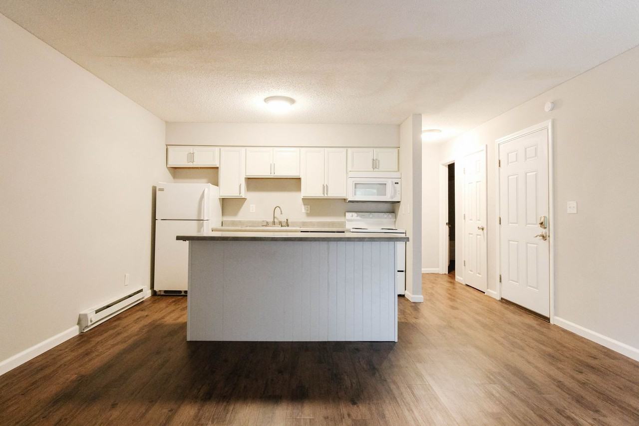 1408 W White River Blvd #7 - Photo 6 of 8